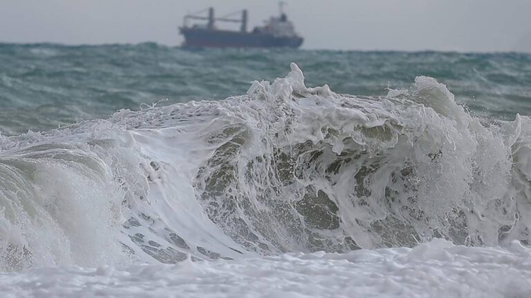 istanbulda-olasi-deprem-sonrasi-tsunami-riskie-karsi-hazirlik-basladi-deprem-oldugunda-ne-yapmali-YPiHF6P9.jpg