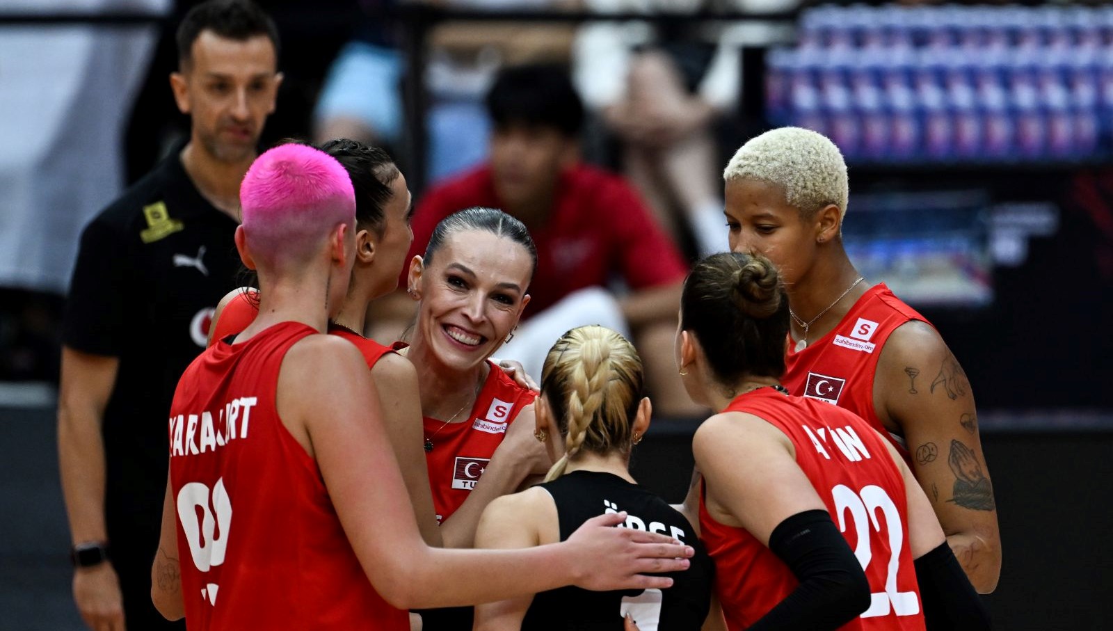 filenin sultanlarindan mac sonu duygusal anlar finalde tum turkiye bir olalim v3un8IdQ