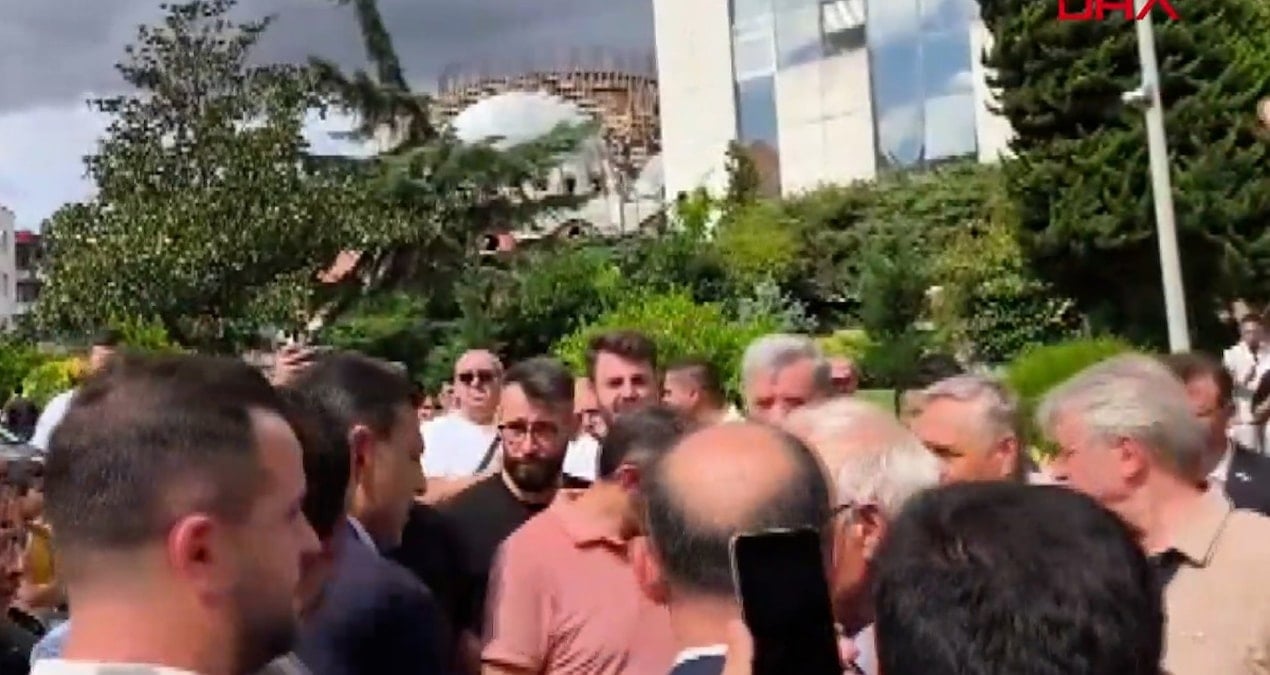 ozgur celik operasyon duzenlenen bayrampasa belediyesini ziyaret etti A6GHvpbZ