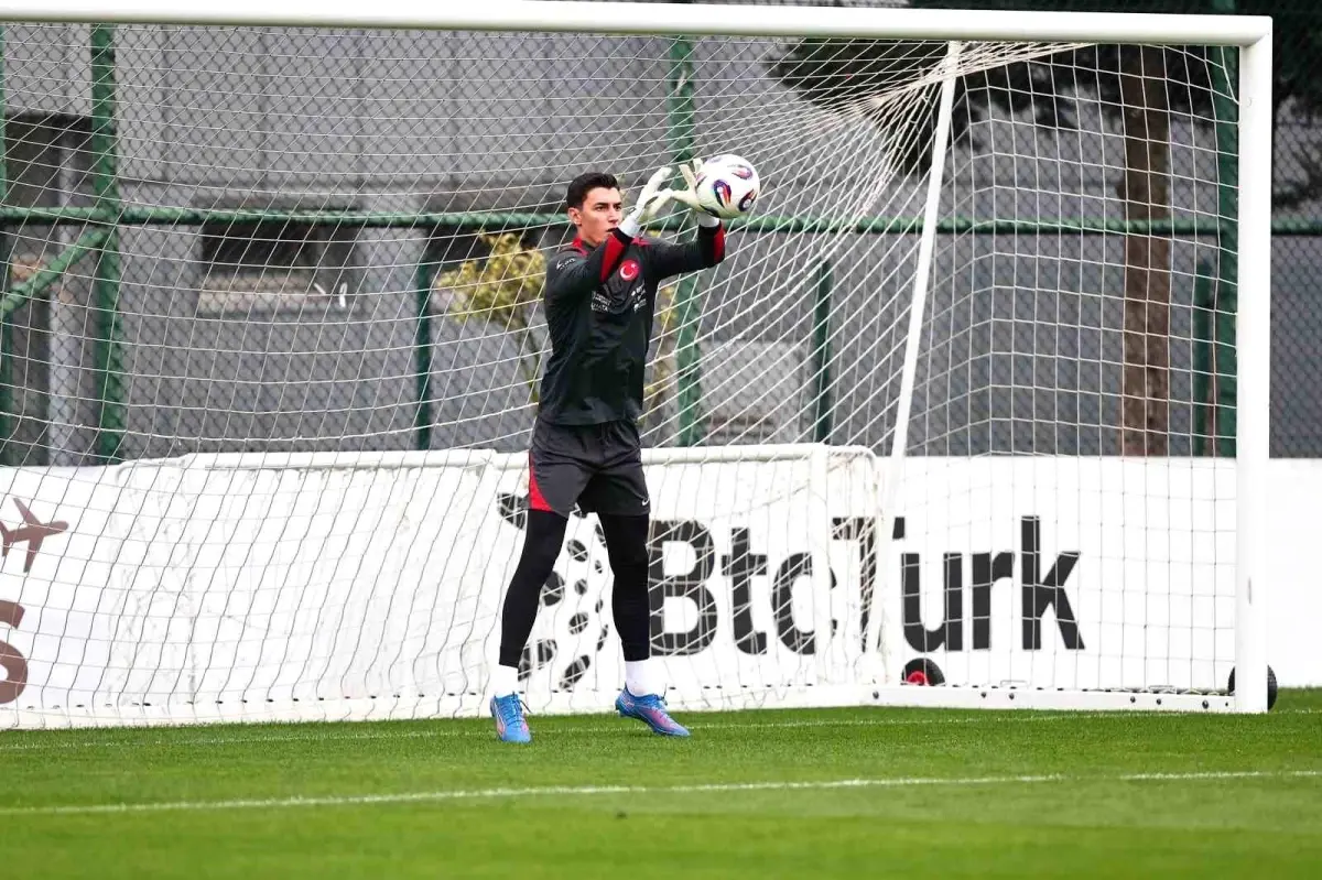 berke ozer milli takim kampindan izni olmadan ayrildi SsdxJDJf.jpg