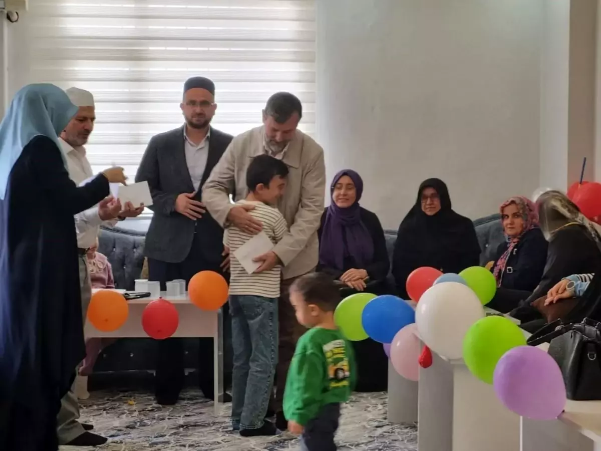 hatayda yetim cocuklara okul kiyafeti ve kirtasiye destegi tHqptOi4.jpg