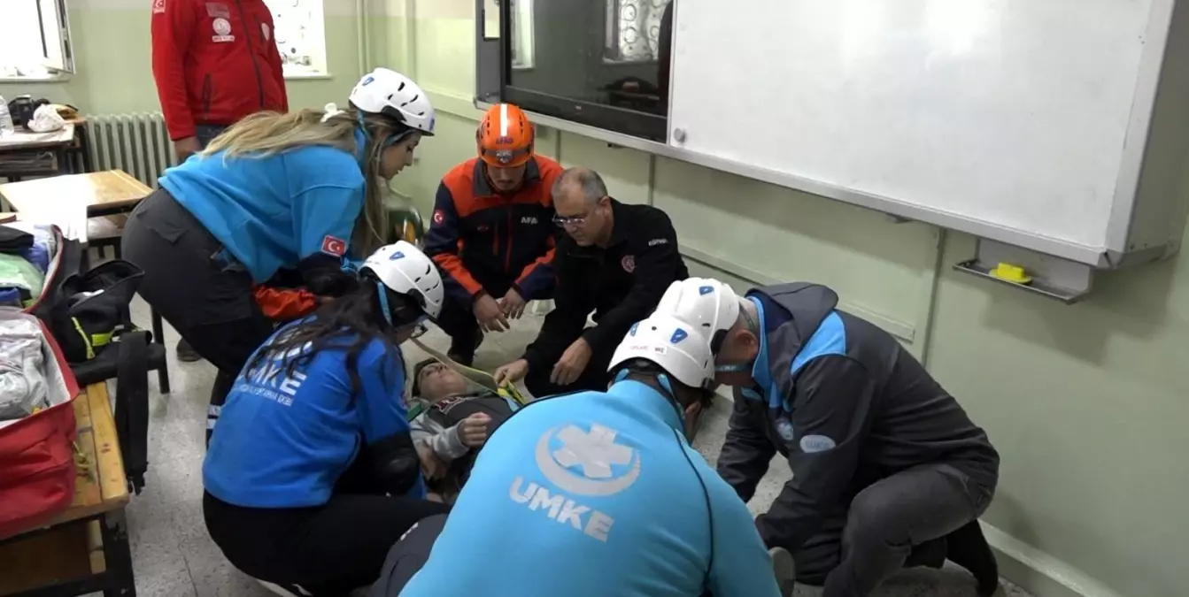 kirklarelinde okullarda es zamanli deprem tatbikati yapildi WCN5sgLQ.jpg