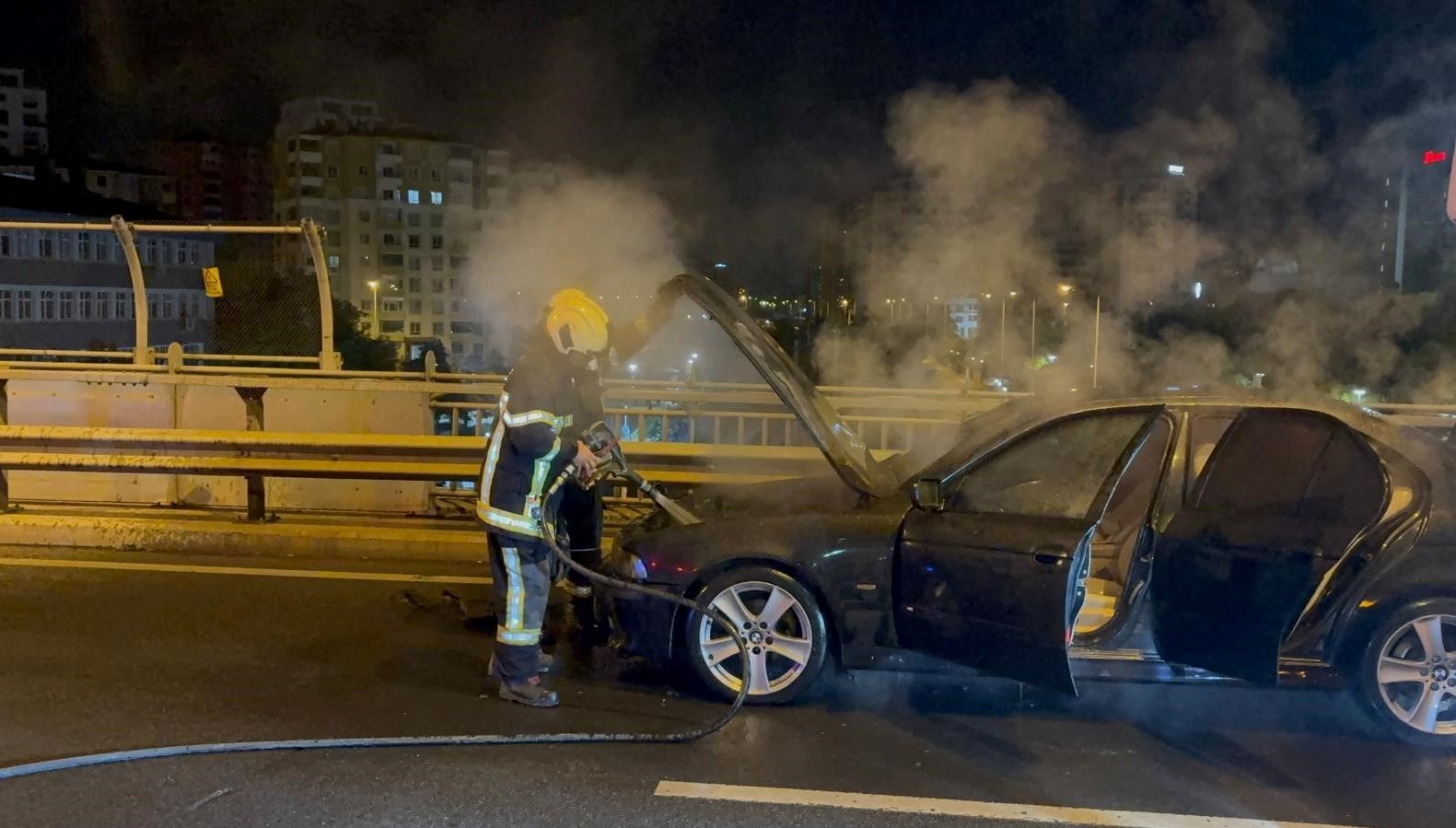 seyir halindeki otomobilde yangin 3NCAmRV2