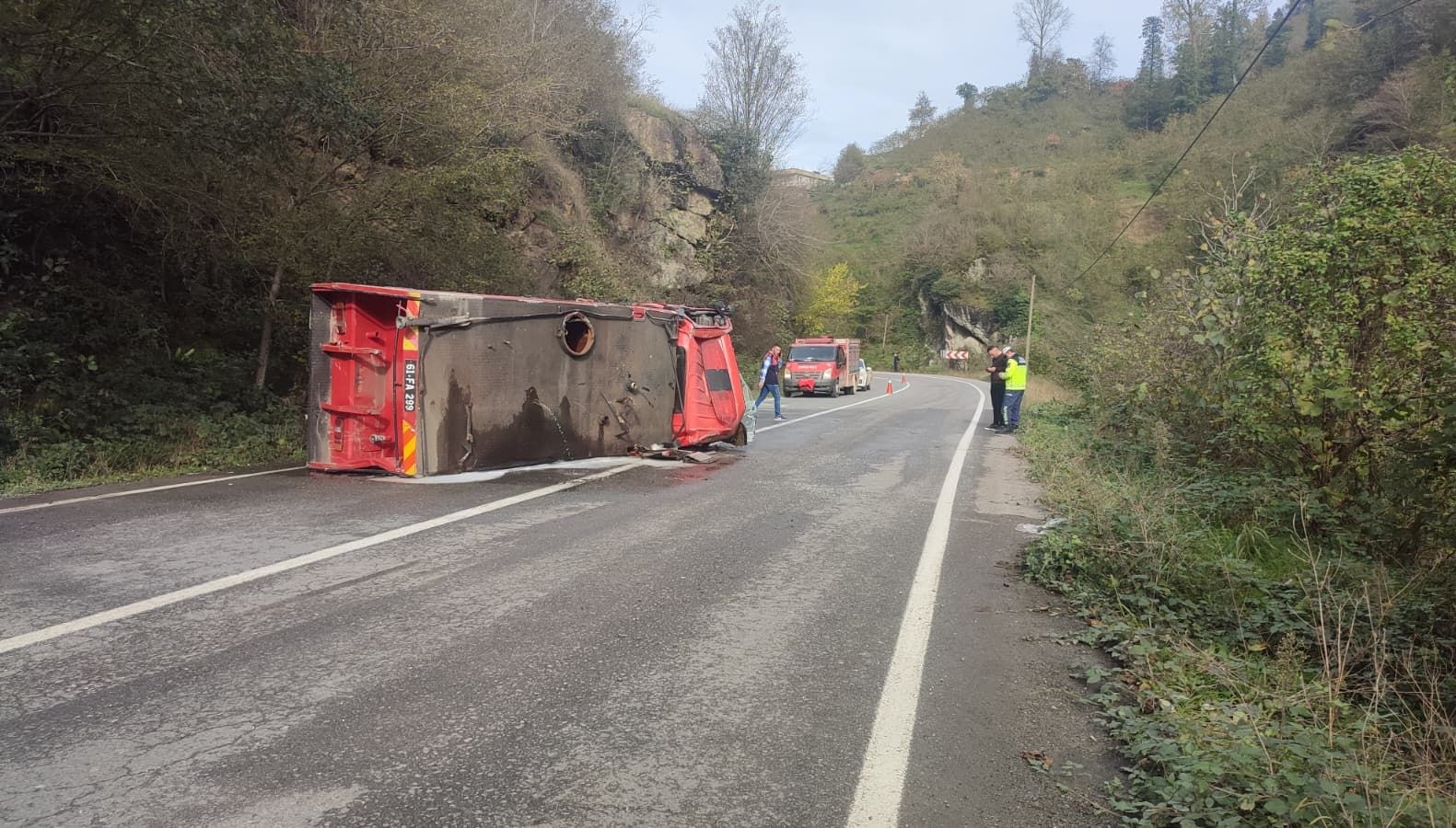 trabzonda itfaiye araci devrildi AURCQn3t.jpg