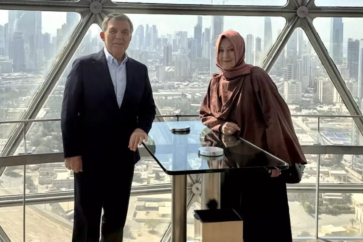 uzun suredir ortalarda yoklardi abdullah gul ve esi bakin nerede goruntulendi 5GfiFRly.jpg