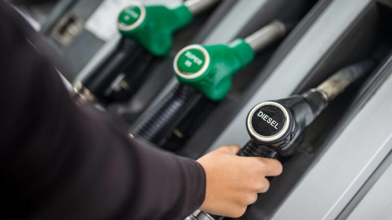benzine-zam-ya-da-indirim-var-mi-iste-25-subat-2026-guncel-benzin-motorin-ve-lpg-fiyatlari-LWUIPbLm.jpg