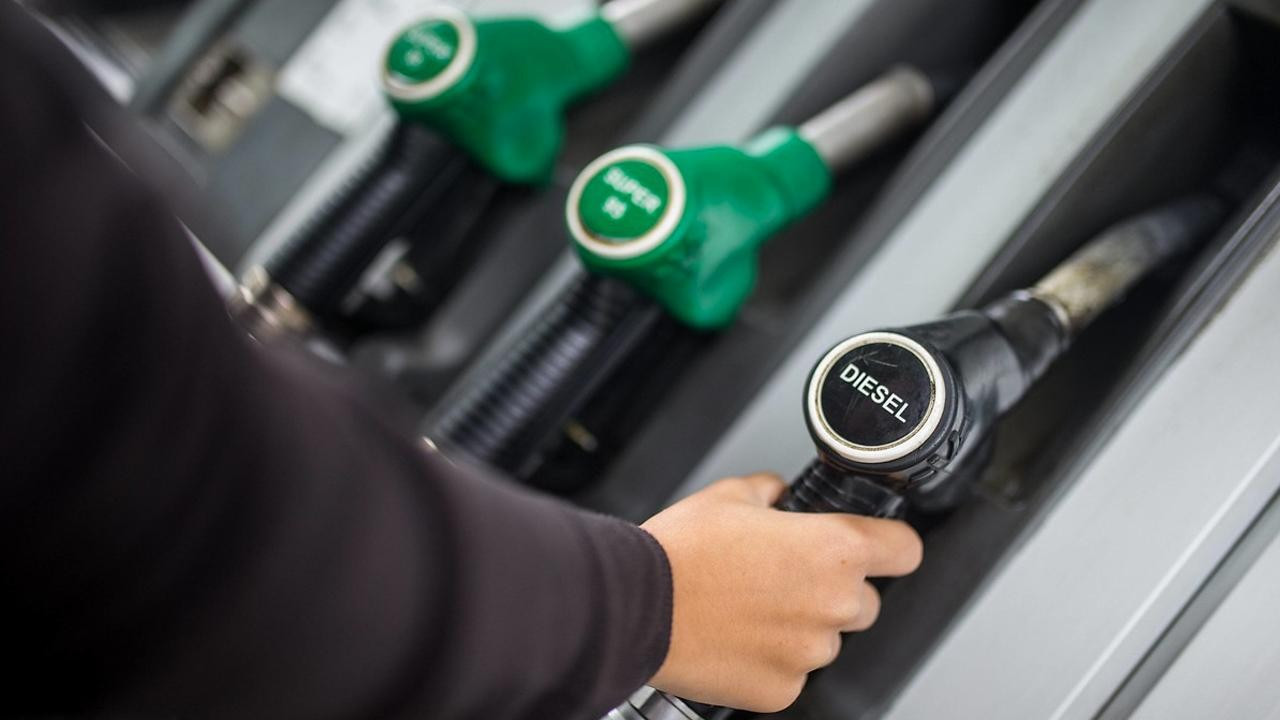 benzine-zam-ya-da-indirim-var-mi-iste-25-subat-2026-guncel-benzin-motorin-ve-lpg-fiyatlari-LWUIPbLm.jpg