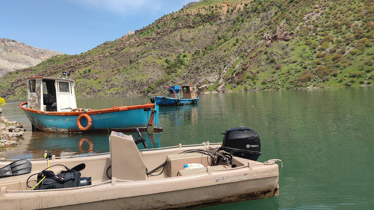 Kamp Merasında Şok Olay: Botta Dengesini Kaybedip Nehre Düştü