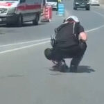 izmirde-trafik-bir-anda-durdu-herkes-ne-oldugunu-merak-etti-polislerin-o-hareketi-alkis-jcL8NVjl